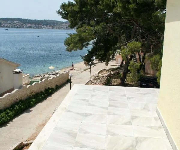 Πανσιόν And By The Sea - 3097 3*