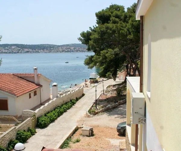 Πανσιόν And By The Sea - 3097