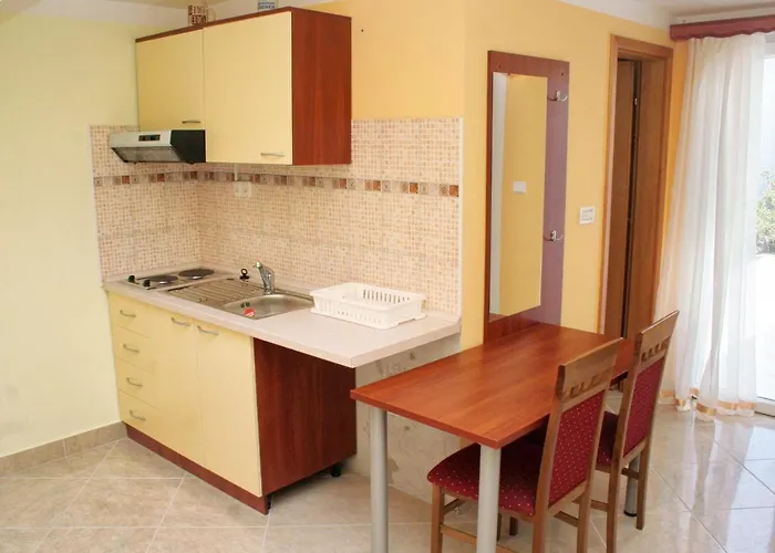 And By The Sea - 3097 Πανσιόν 3*